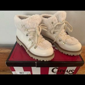 White Boots with fur